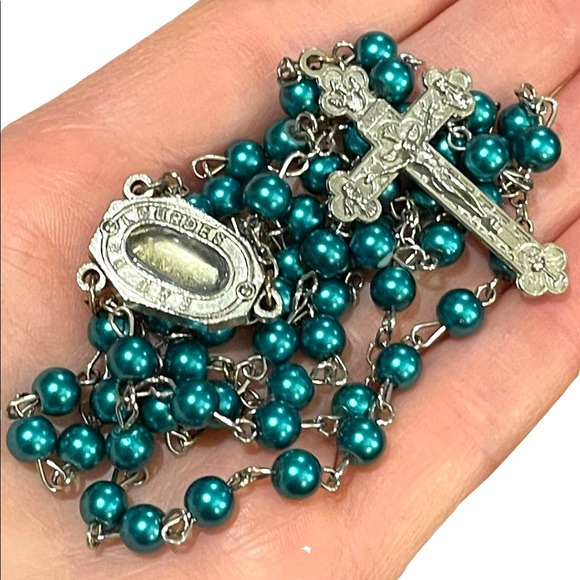 Vintage green faux pearl rosary crucifix Catholic - Picture 6 of 6